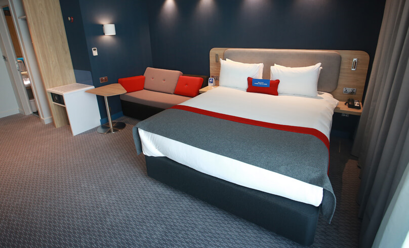 A room inside the Holiday Inn
